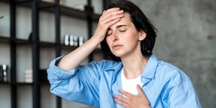 Algunas arritmias pueden detectarse solo con un electrocardiograma. Por eso, personas con hipertensión, diabetes o antecedentes familiares de problemas cardíacos deberían realizarse controles periódicos, incluso si no presentan síntomas. Foto: Istock