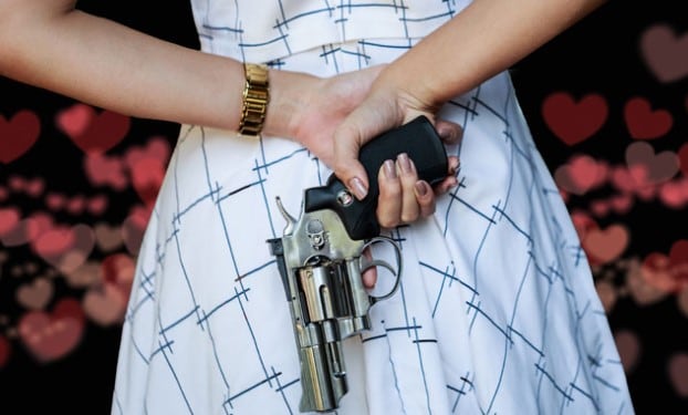 Agarrar el arma también significa algo a tener en cuenta (Foto: Gtresonline)