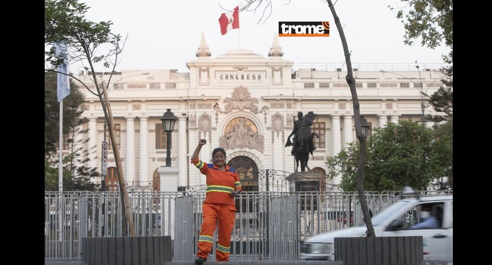 Isabel Cortez, 'Chabelita', trabaja desde hace 17 años en la limpieza pública de Lima y ahora es virtual congresista de la República. (Trome / José Rojas)
