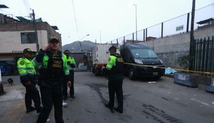 Horror en Barrios Altos: Encuentran cuerpo de hombre baleado y quemado en plena calle