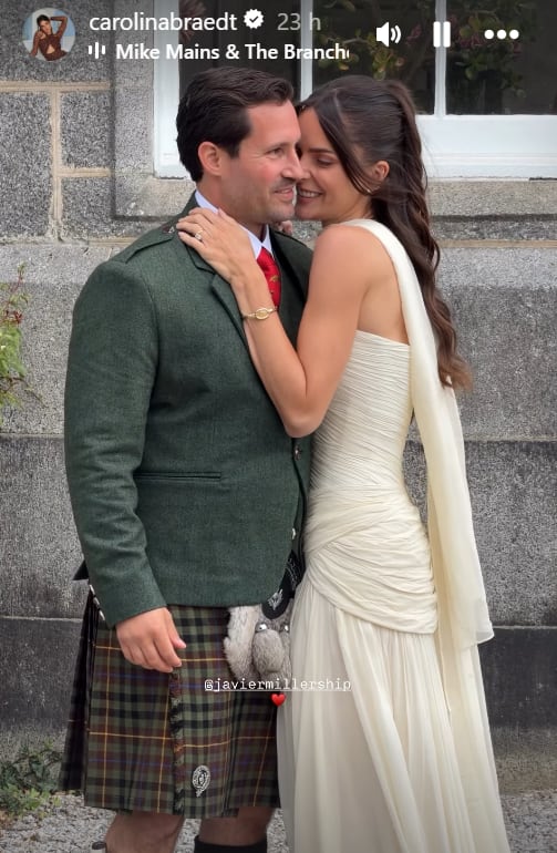 Looks de Carolina Braedt y Javier Millership en su coctel de bienvenida.