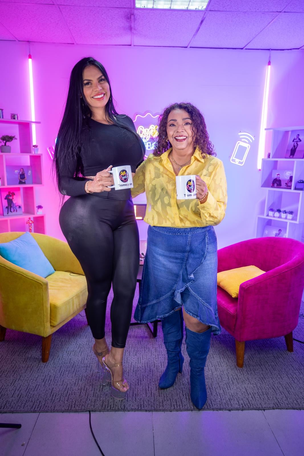 Pashi Pashi en el Café con la Chevez