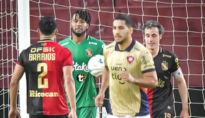 Melgar cayó 1-0 ante Cerro Porteño en Arequipa y deberá buscar su clasificación en Paraguay