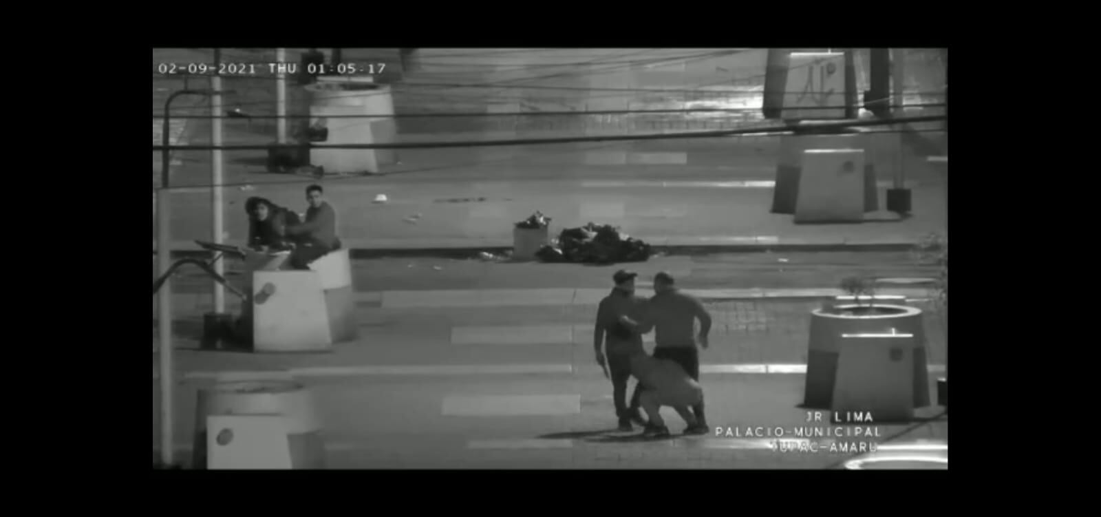 Asalto fue grabado por cámaras de seguridad del municipio de Comas. | Reproducción de vídeo