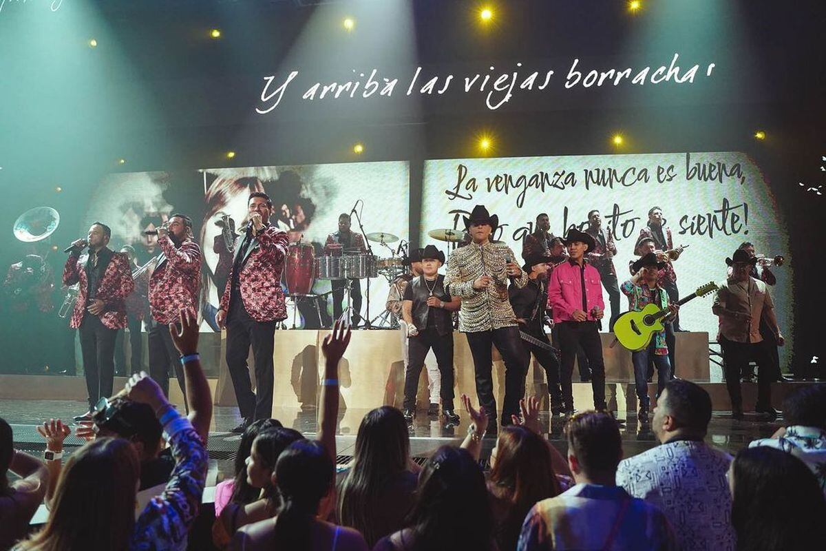 El momento en que Banda MS y Grupo Firme se unieron para rendirle homenaje a Jenni Rivera (Foto: Premios Juventud / Instagram)