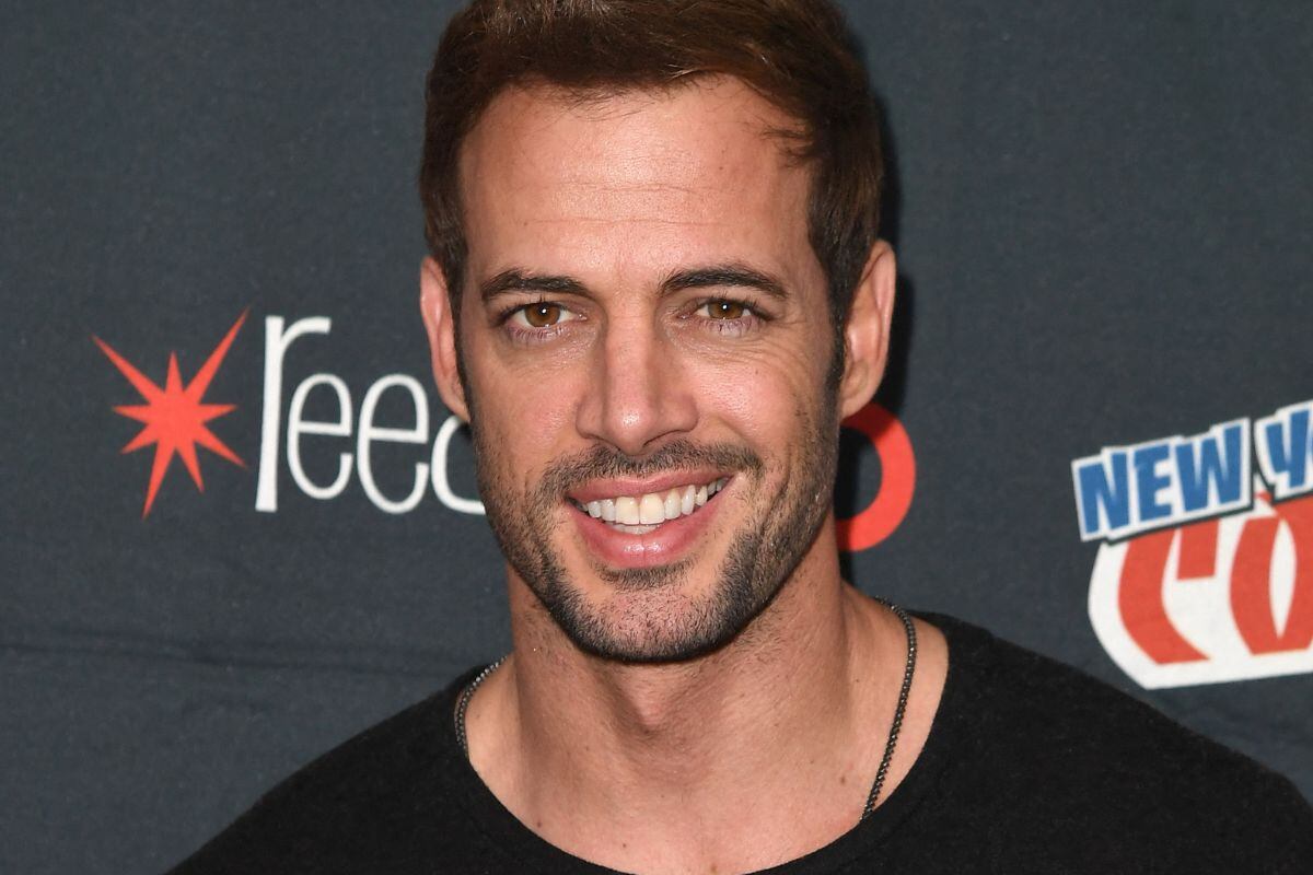William Levy sonriendo en un evento público (Foto: AFP)