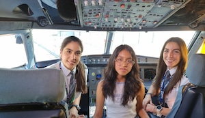 SKY operó vuelo 100% tripulado por mujeres para fomentar participación femenina en la industria aérea