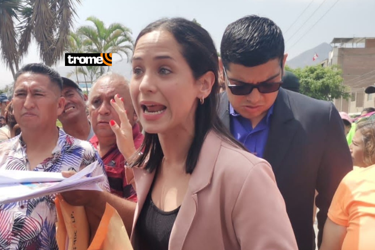 Sigrid Bazán denunció que alcalde de Comas le impidió realizar su labor.