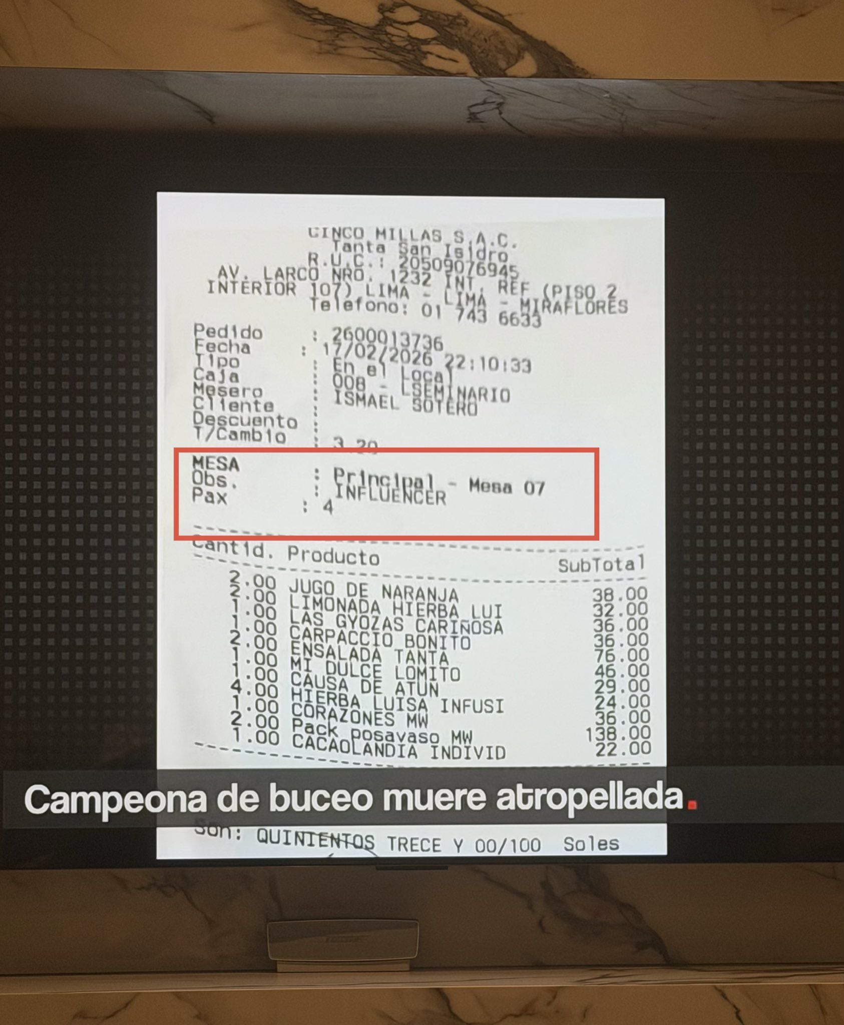 Adrián Alonso Villar Chirinos presentó una boleta de consumo como "prueba" de que no bebió alcohol. Foto: Cuarto Poder.