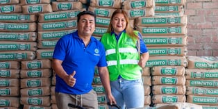 Esposos impulsas desde hace seis años su ferretería en Lima Sur. Aunque no siempre coinciden, han aprendido a superar sus diferencias. Foto: Fernando Sangama.