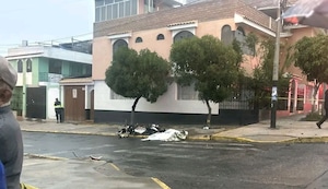 Dos adolescentes en motocicleta mueren en choque con camioneta durante persecución en Arequipa | VIDEO