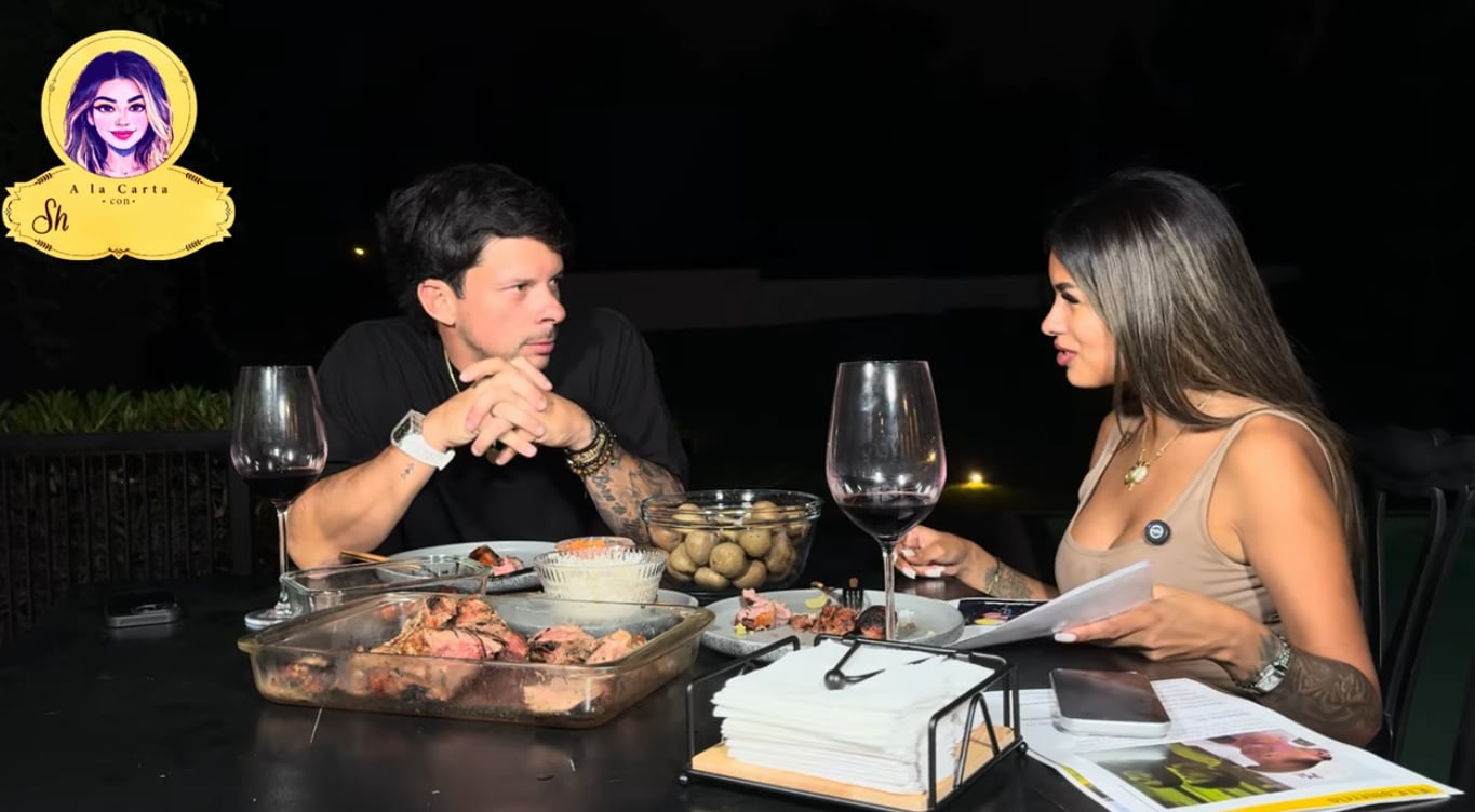 Shirley Arica brinda con Mario Hart tras volver a entrevistarlo para su pódcast.