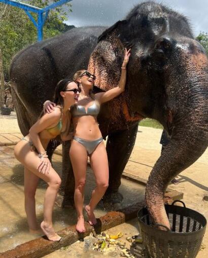 Belinda posando junto a Geraldine Bazán en Tailandia (Foto: Geraldine Bazán / Instagram)