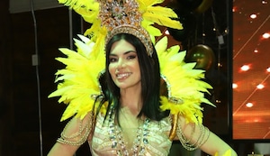 Samantha Batallanos luce plumas y lentejuelas en las ‘Vedettes Doradas’