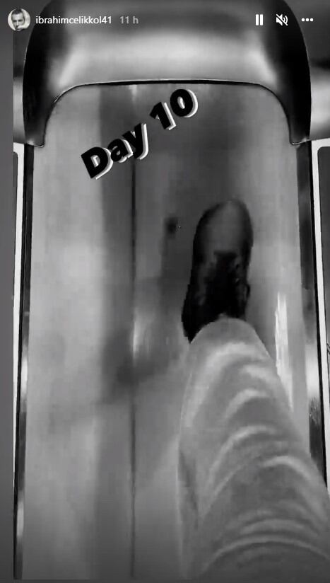 İbrahim Çelikkol ejercitándose en una trotadora (Foto: İbrahim Çelikkol / historia de Instagram)