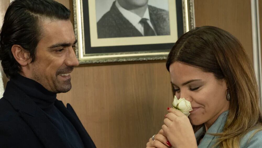 Hakan y Züleyha en "Tierra amarga" (Foto: Tims & B Productions)