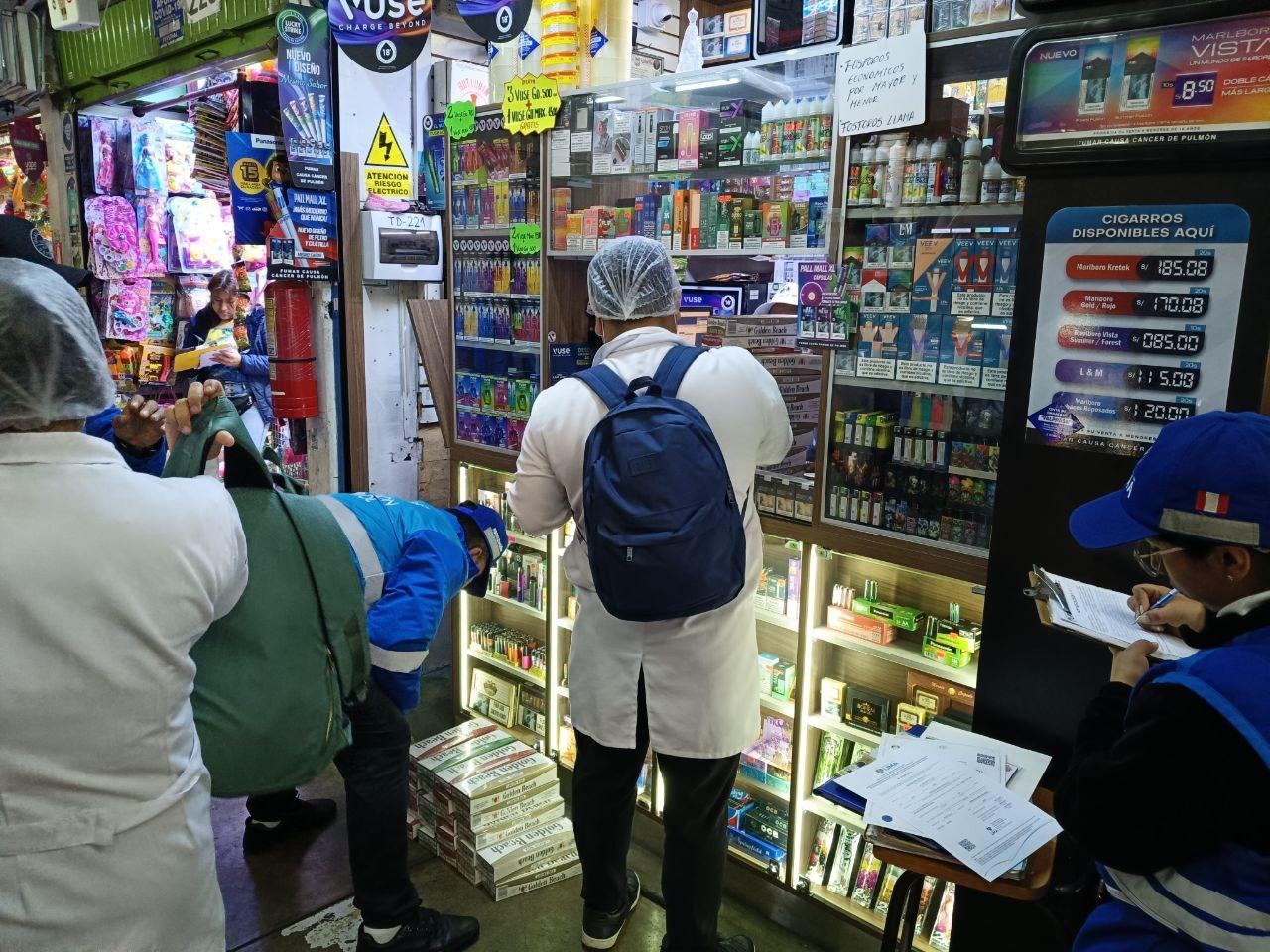 Galerías del centro de Lima y La Victoria fueron inspeccionadas por las autoridades.