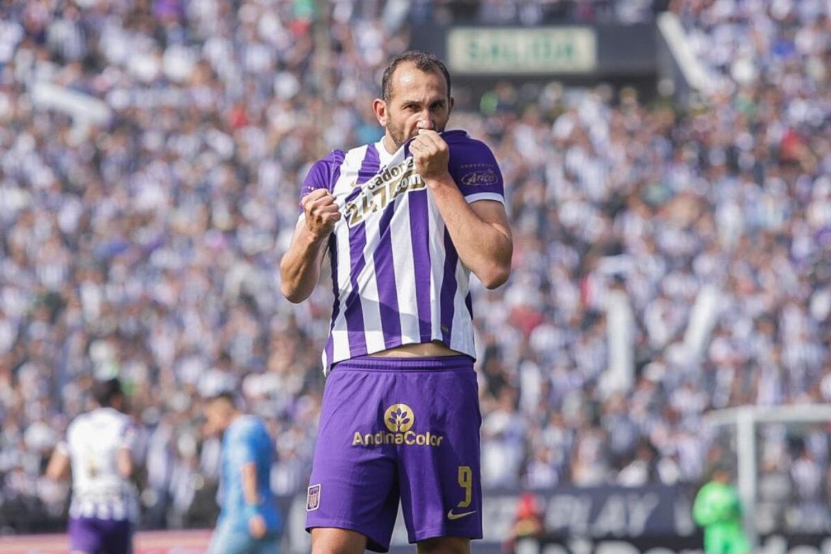 Hernán Barcos anotó ante ADT su gol número 18 esta temporada con Alianza Lima | Foto: Liga 1