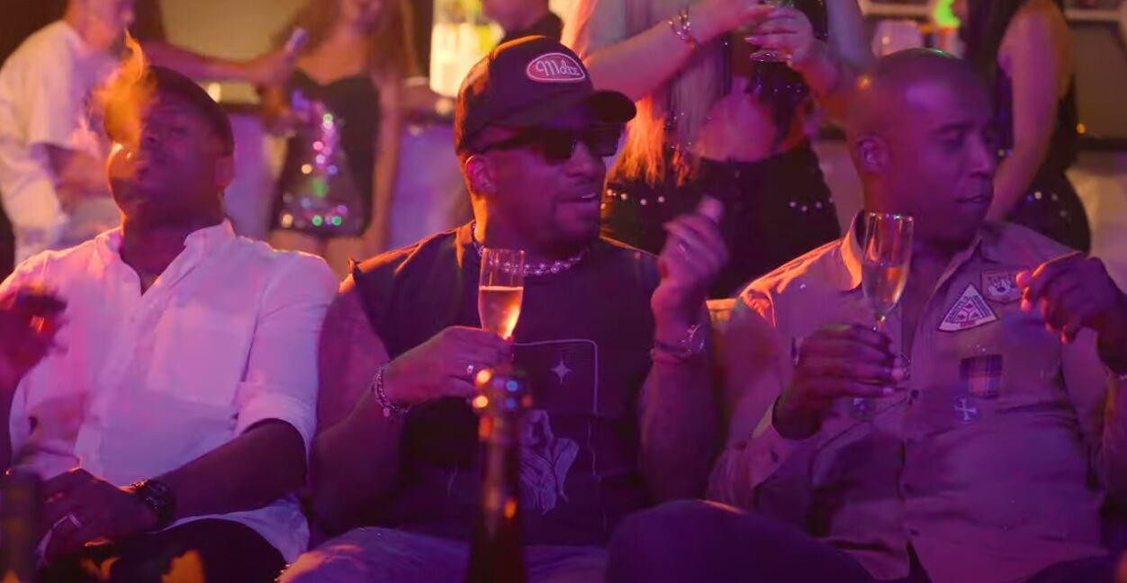 Jefferson Farfán aparece en videoclip de salsa por primera vez.