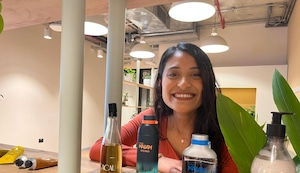 Yeraldine Huarcaya: Logró pagar su carrera de odontología vendiendo por catálogo y hoy entrena a nuevas emprendedoras