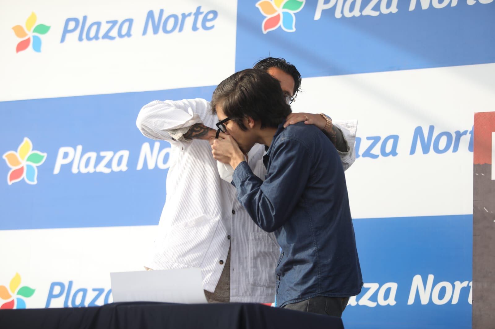 Presentación del libro "Lapadula, mis goles, mi sangre". Escrito por el seleccionado de fútbol Gianluca Lapadula en plaza Lima Norte.
Fotos: Julio Reaño/@Photo.gec