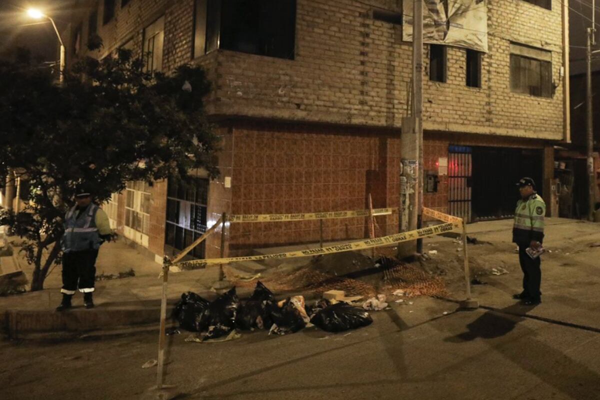 El feto, que tendría 7 meses, fue hallado por el personal de limpieza. Foto: Joel Alonzo/ @photo.gec