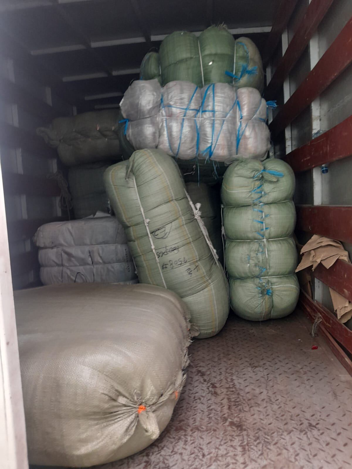 Mercadería de contrabando estaba en sacos.