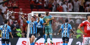Erick Noriega celebra la obtención del Campeonato Gaucho con Gremio. (@gremio)