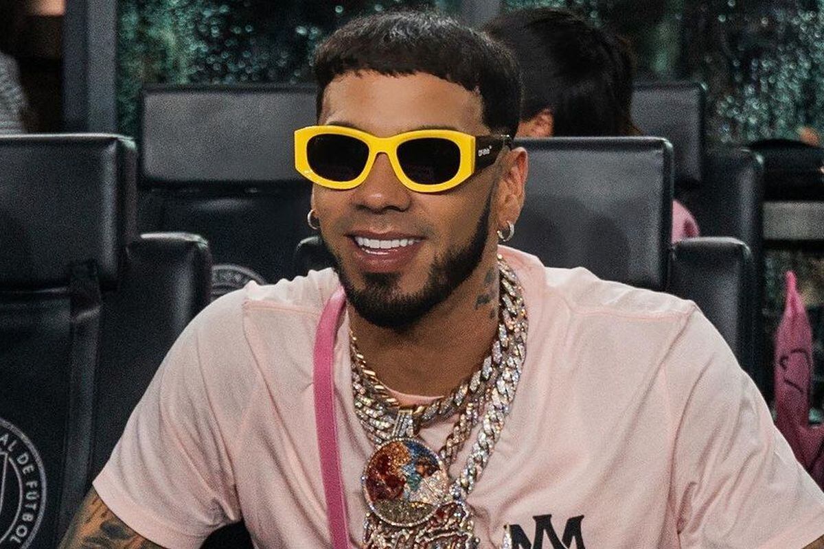 El rapero no puede ocultar la alegría que siente tras haber encontrado nuevamente el amor al lado de Laury Saavedra (Foto: Anuel AA / Instagram)