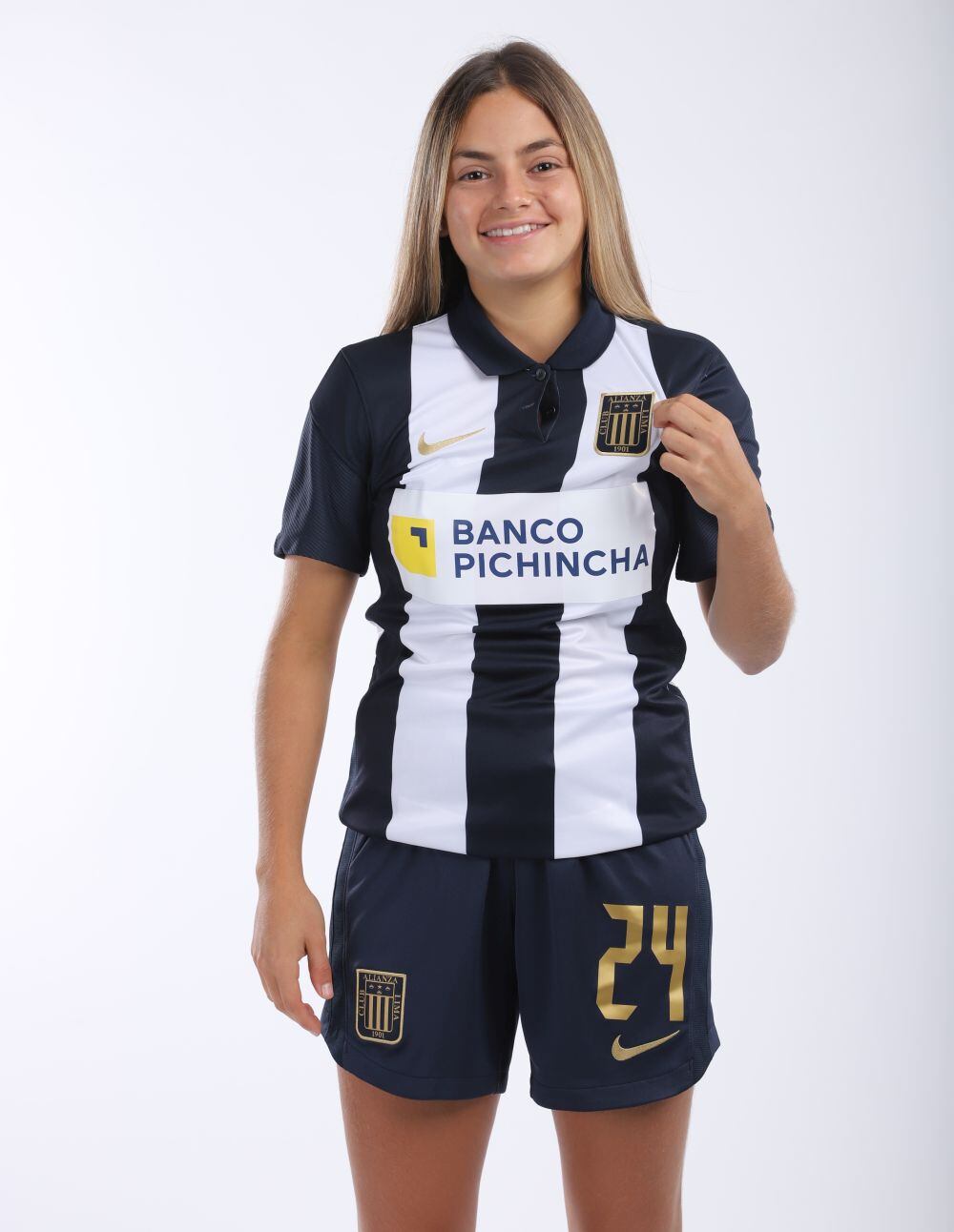 La extremo blanquiazul se confesó con Trome y contó pasajes pocos conocidos de su vida. | Foto: Alianza Lima