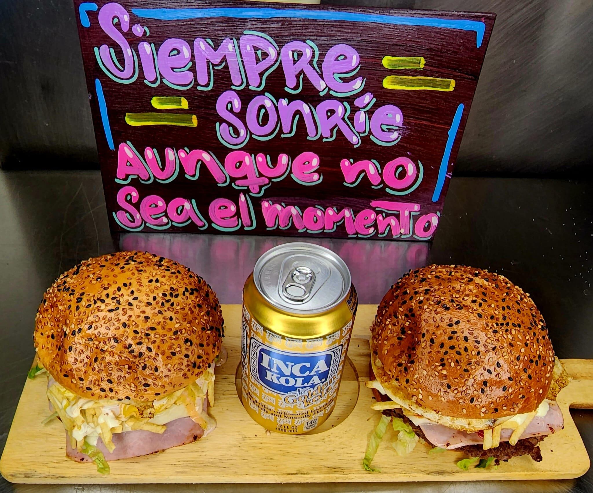 Hamburguesas de El rico Sanguchóm de Chalo con cremas peruanas vuelven locos a los 'gringos'.