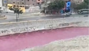 Río Rímac aparece de color rojo y causa sorpresa entre vecinos de Lima | VIDEO