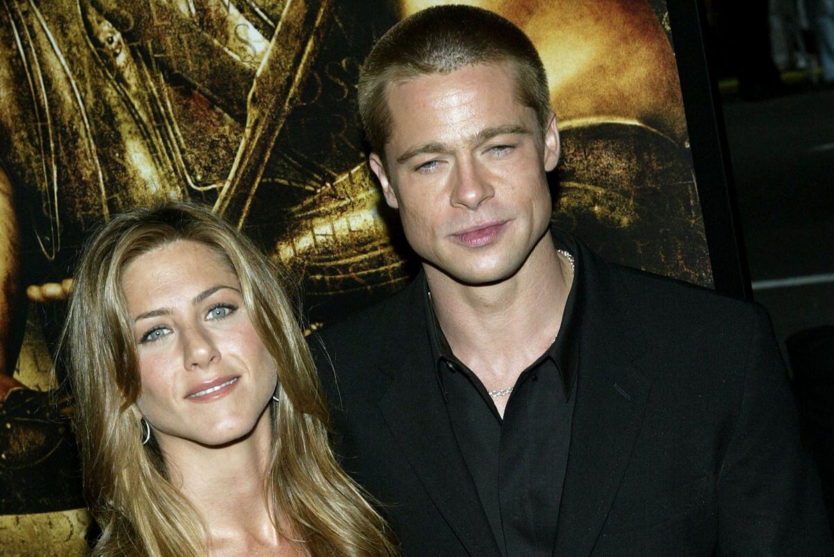 Brad Pitt y Jennifer Aniston se casaron en una boda íntima a la que asistieron estrella de Hollywood. (Foto: AFP)