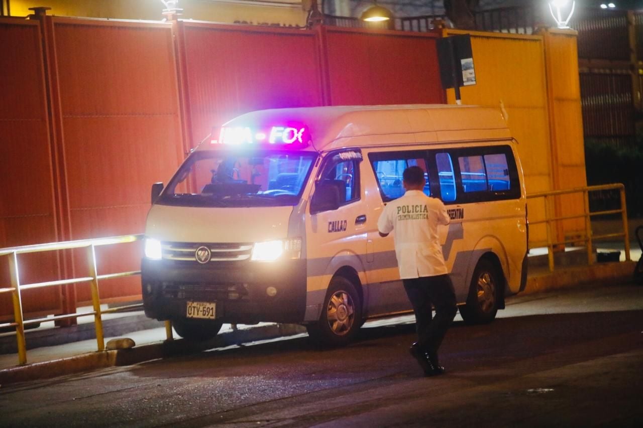 Balean a chofer y cobradora dentro de una combi en la Avenida Argentina.
Fotos: César.grados@photo.gec