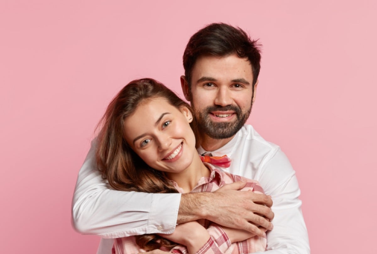 Dos terapeutas de Harvard, casados casi 50 años, revelan cinco cosas que las parejas felices nunca hacen para mantener su amor. | Crédito: Freepik