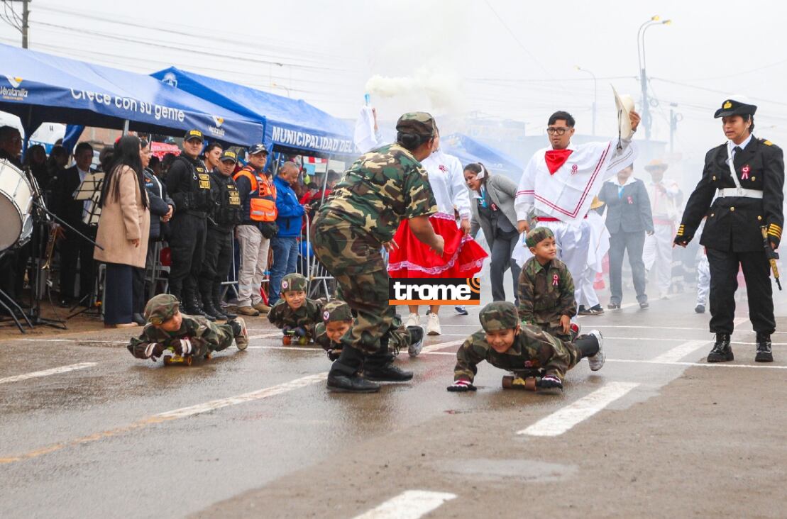 Fiestas Patrias: Desfile organizado por el distrito de Ventanilla tuvo participación de muchos niños y fueron admirados por el público. (Isabel Medina / Trome).