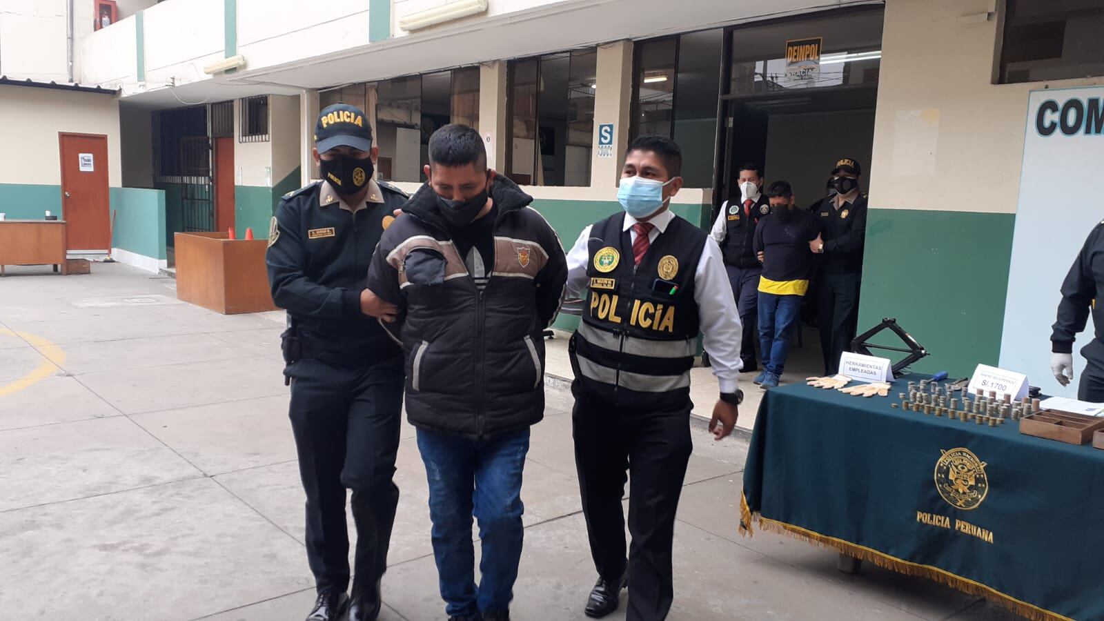 Joan Rodríguez Taminchi (39) y Johny Albino Gutiérrez (41), hicieron un forado para robar en una casa de cambios. (foto: Mónica Rochabrum/Trome)