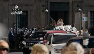Golpe en Bolivia: Gobierno del presidente Luis Arce se atrinchera en Palacio Quemado con muebles