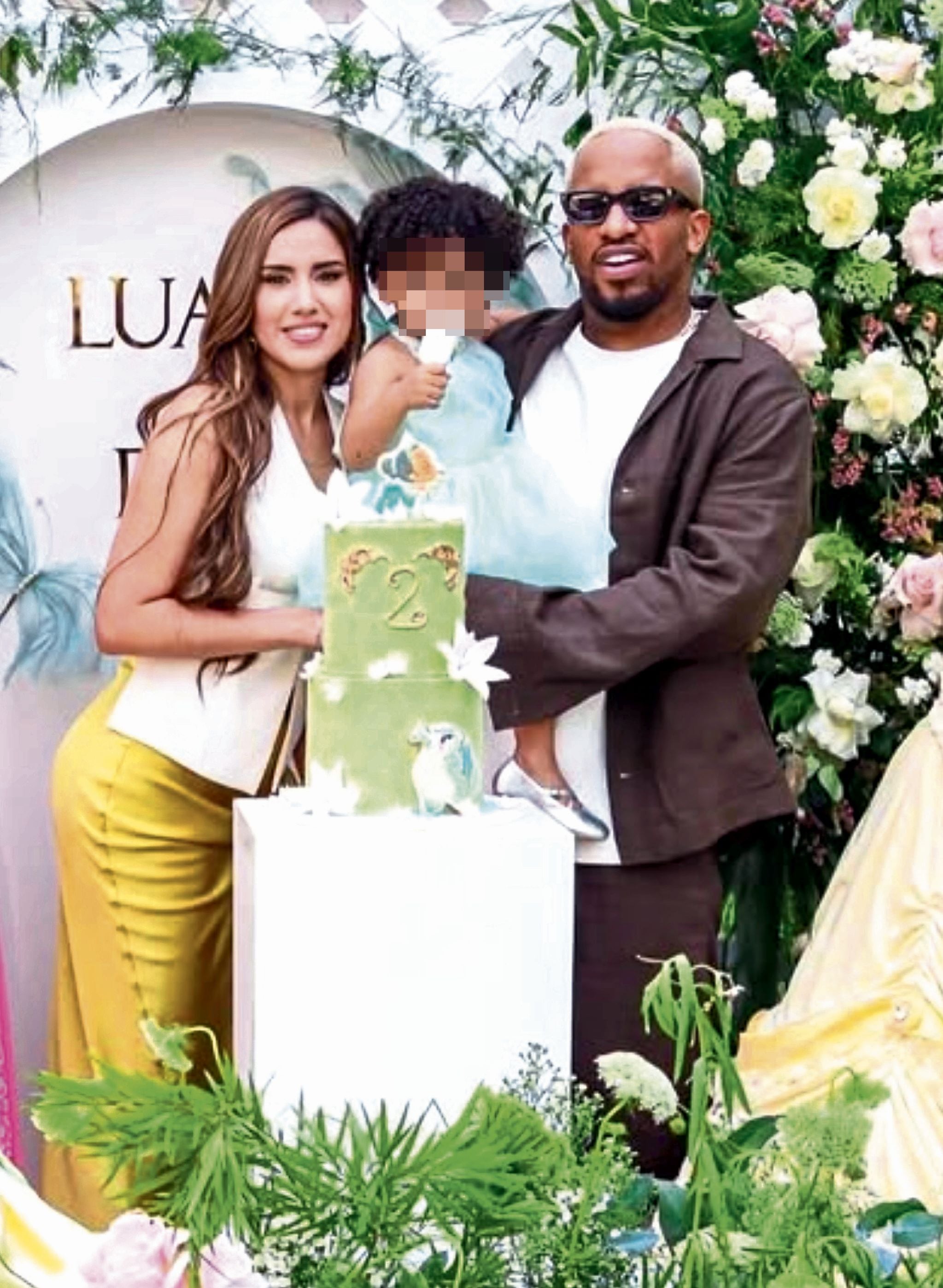 Darinka Ramírez, su hijita y Jefferson Farfán