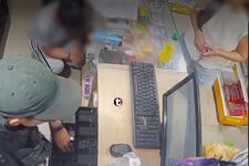 ¡Asaltó tienda y atendió a una clienta! Ladrón roba caja de minimarket en La Victoria y finge ser empleado