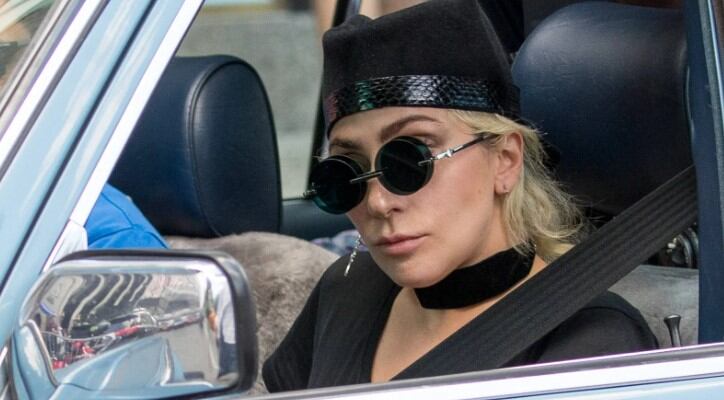 Lady Gaga manejando uno de sus lujosos autos (Foto: Getty Images)