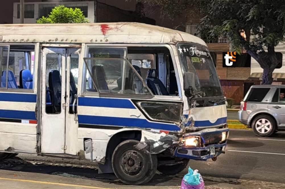 Chofer de cúster informal invadió área entre la pista y la vereda y mató a una mujer en Los Olivos.
