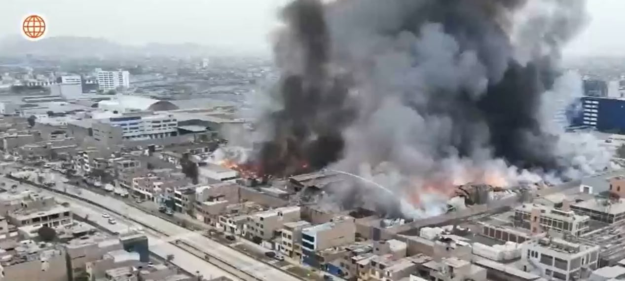 Incendio en fábrica de Los Olivos
