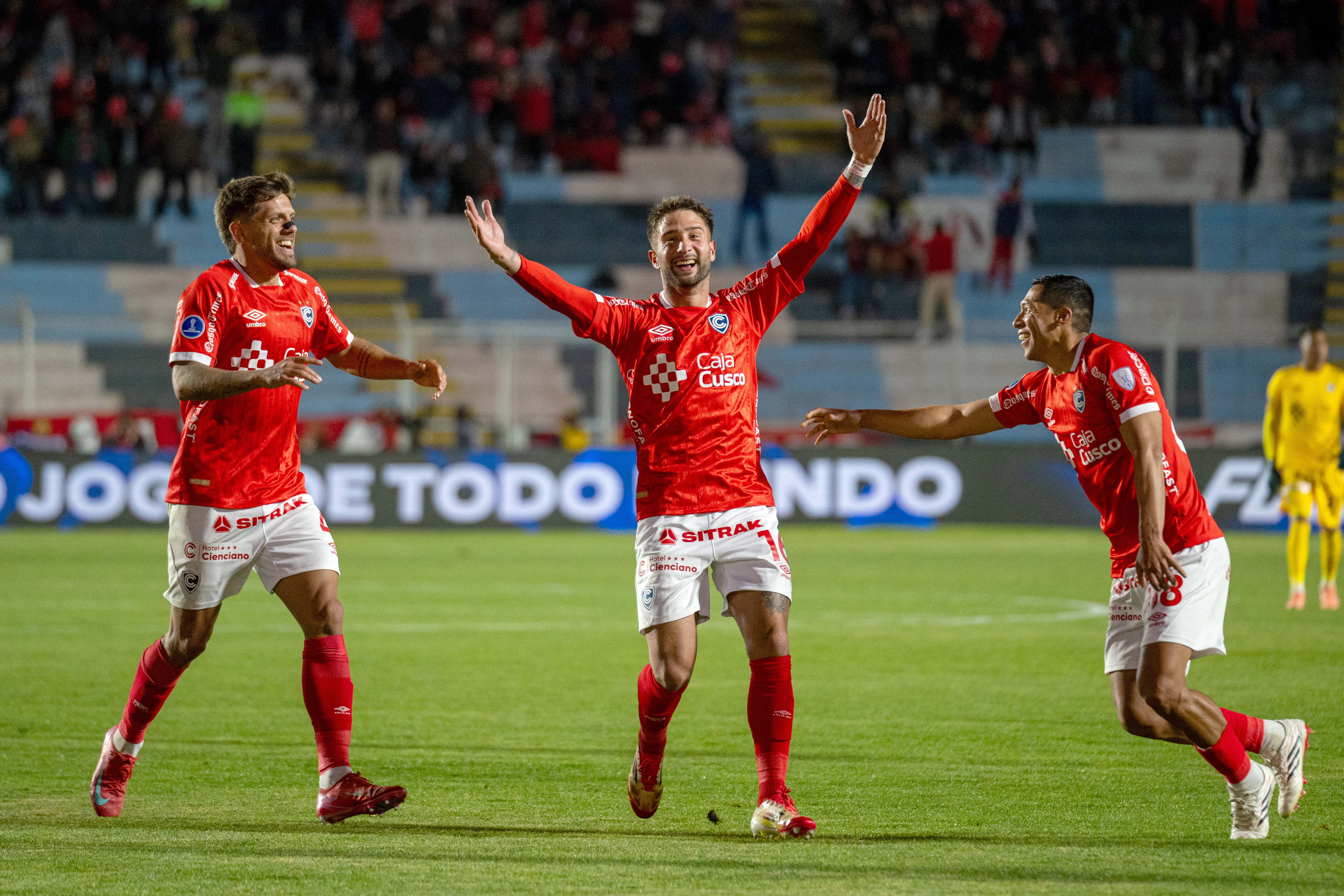 Defensor argentino Marcos Martiniche anotó uno de los mejores goles de esta edición de la Copa Sudamericana. (EFE/ Paloma Del Solar)