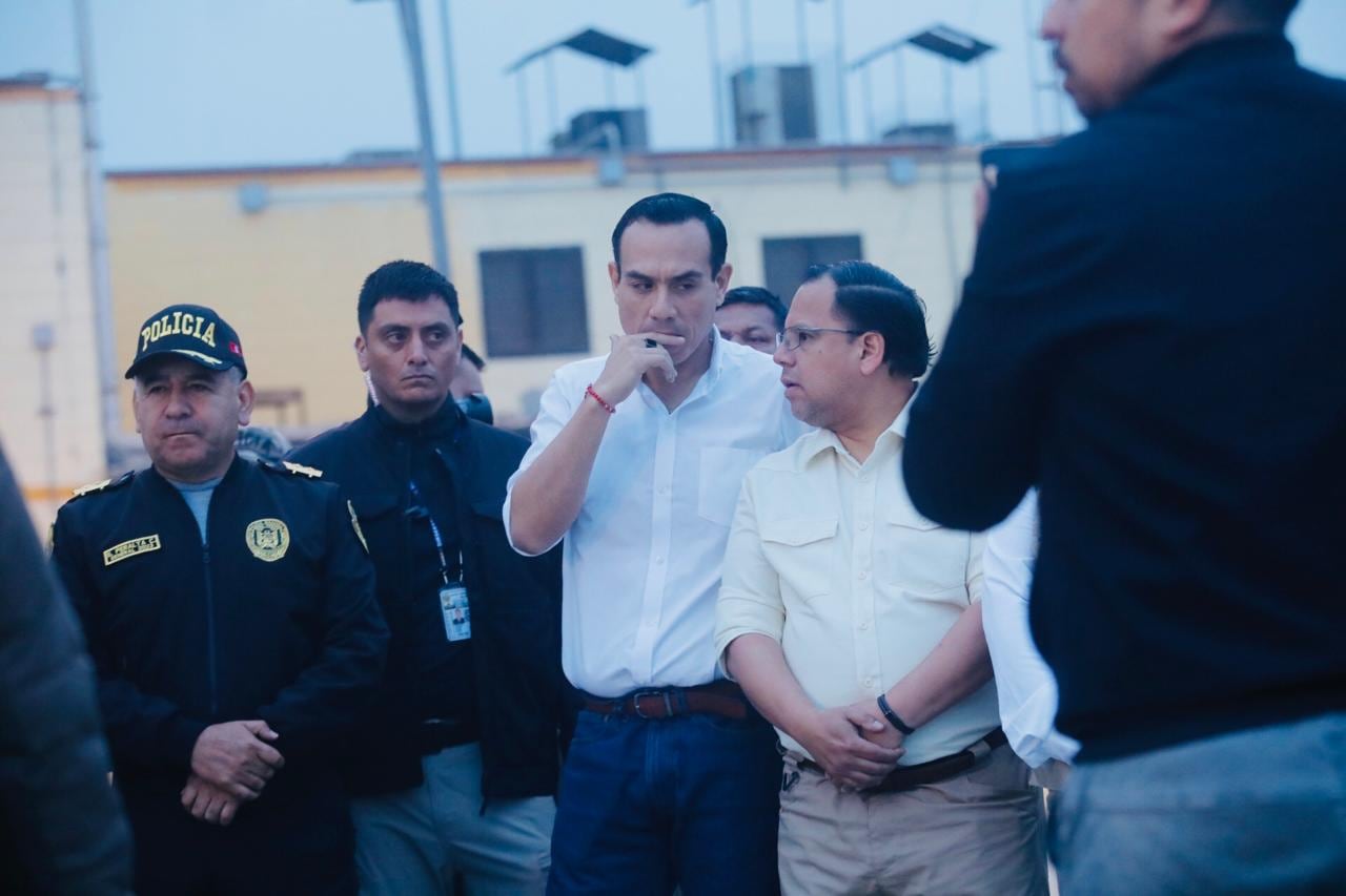 Operativo liderado por José Jerí traslada a internos de alta peligrosidad al Penal Ancón I