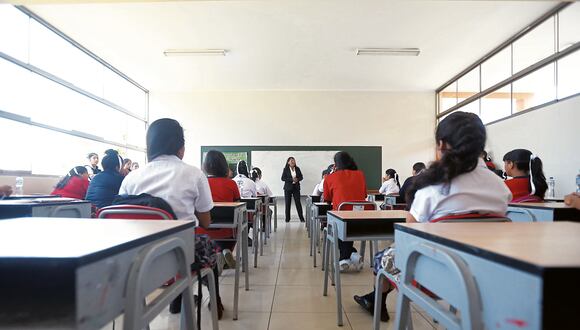 Ministro de Educación Rosendo Serna afirmó que todos los colegios deben haber iniciado las clases para el 28 de marzo