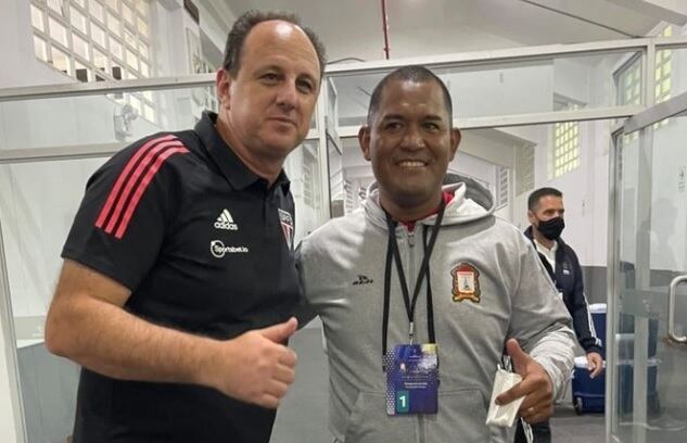 Johnny Vegas y Rogério Ceni, integrantes del podio de arqueros máximos goleadores. (Foto: IG @JohnnyvegasF)