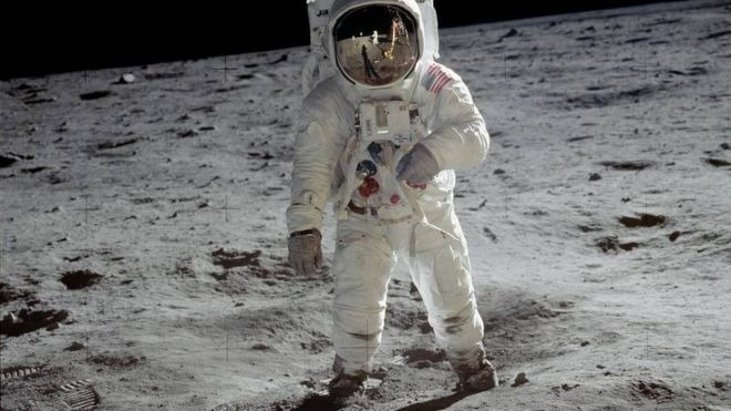 Neil Armstrong tomó esta foto de Buzz Aldrin, luego de que ambos se convirtieran en los primeros seres humanos en caminar por la superficie lunar, el 20 de enero de 1969. (Foto: NASA)