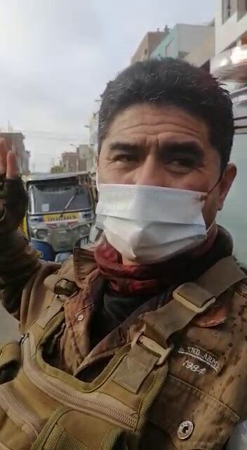 Un exreo y su amigo cometieron un espectacular asalto a mano armada a un policía en retiro, a quien tras golpearlo y herirlo a balazos, le robaron 60 mil soles.