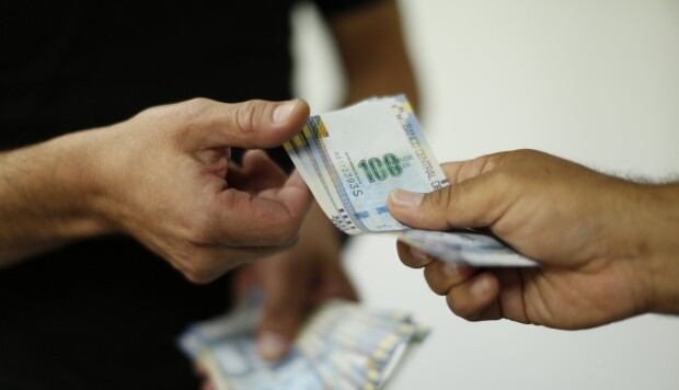 Las medianas y grandes empresas reconocerán en estas fiestas una remuneración equivalente a un mes de trabajo (Andina)